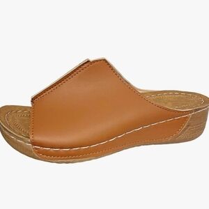 SOLD ELSEWHERE Elegant Tan Leather Mules